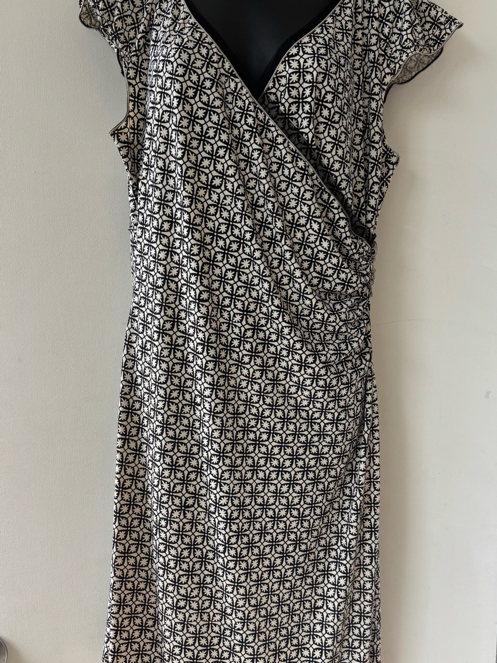 Max Studio Retro Wrap Dress V-Neck Geometric Black and White MIDI